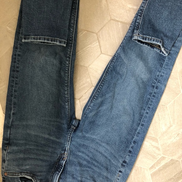 American Eagle women’s jeans - Picture 2 of 3